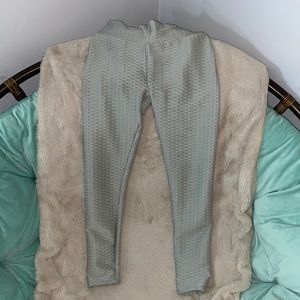 Gray textured leggings